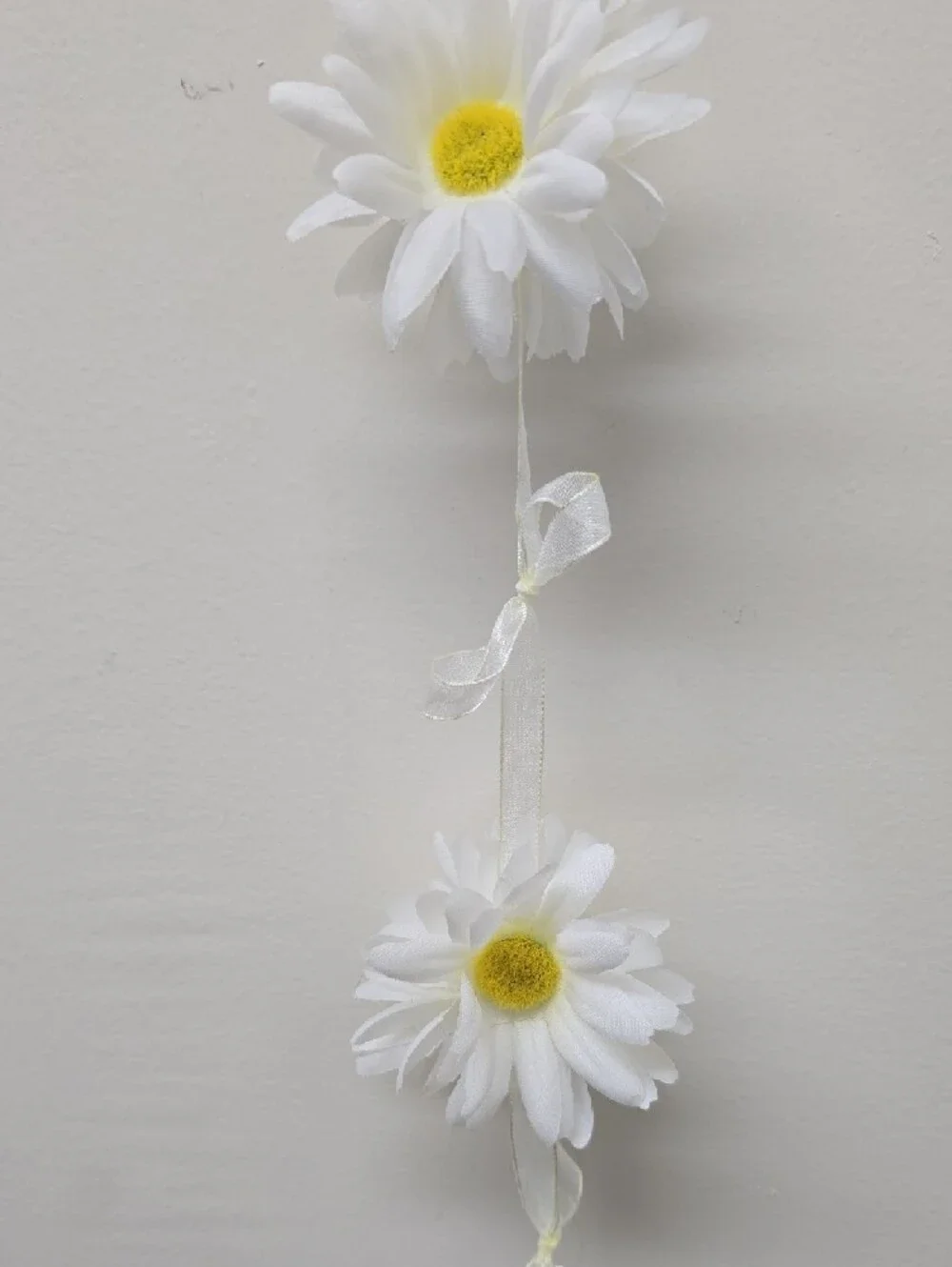 Daisy Flower Garland Strand — White with Yellow Centers